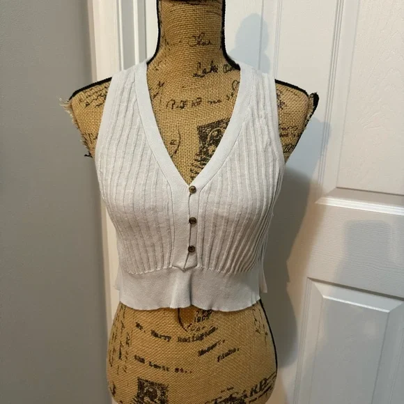 Cropped Ribbed Tank - Picture 2 of 8
